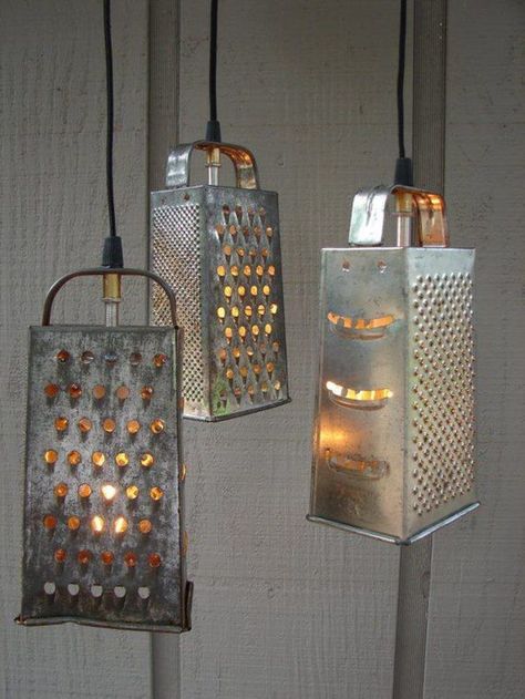 5 geniale DIY-Upcycling-Ideen für ausrangierten Küchenkram Vintage Upcycling, Diy Luminaire, Lampe Diy, Diy Lampe, Stil Industrial, Deco Luminaire, Rustic Light Fixtures, Diy Upcycling, Rustic Lighting