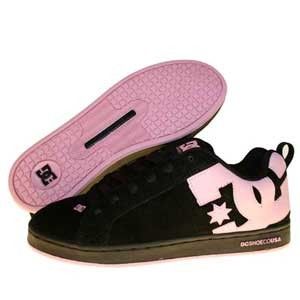 dc<3 Dc Shoes Girls, Dc Court Graffik, Dc Shoes Women, Dc Sneakers, School Shoes Black, Women Skates, Pretty Shoes Sneakers, Vans Girls, Shoe Wishlist