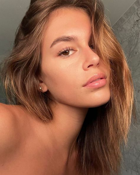 YSL Beauty Official on Instagram: “Want in on @kaiagerber's summer-glow? Stay tuned for her summer beauty favourites on reels. #yslbeauty #kaiagerber #summerlook” Kaia Jordan Gerber, Kaia Gerber Style, Gigi Hadid Outfits, Ysl Beauty, Preppy Girl, Model Aesthetic, Kaia Gerber, Kpop Girl Bands, Summer Glow