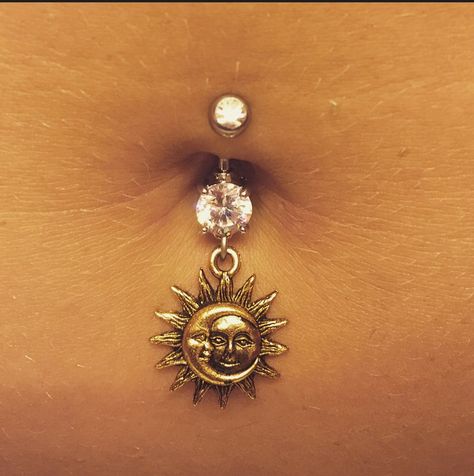 Sun and moon belly ring Cute Belly Button Rings Aesthetic, Moon Belly Button Piercing, Belly Button Piercing Beach, Belly Ring Jewelry, Sun Belly Button Piercing, Hippie Belly Button Piercing, Moon Belly Piercing, Belly Button Piercing Ideas, Cute Belly Button Rings