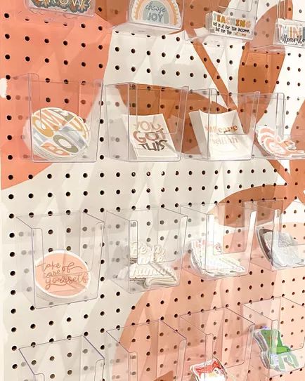 Leon, Peg Board Shelves, Diy Peg Board, Peg Board Walls, Pegboard Craft Room, Painted Pegboard, Ikea Pegboard, Pegboard Ideas, Pegboard Display