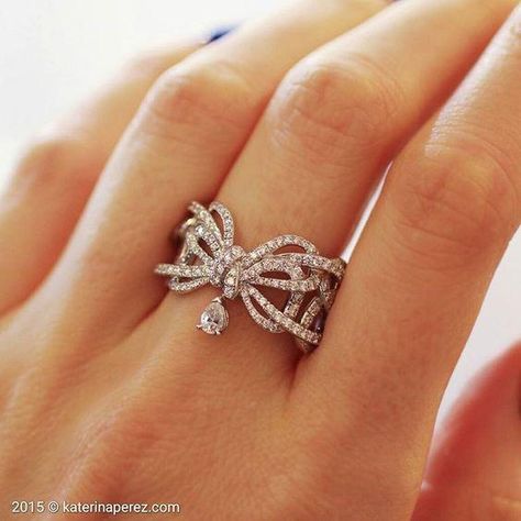 Rhinestone beaded chic ring Diamond Bows, Bow Ring, Bling Rings, Pretty Rings, Stunning Jewellery, Gorgeous Jewelry, High Jewelry, Schmuck Design, Pretty Jewellery