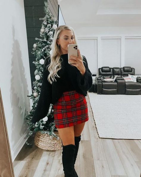 Christmas Outfits Ideas Women Dressing On Christmas Day Holidays Outfits Boujee Christmas Outfits, Outfit Navideno, Christmas Business Casual Outfits, Hot Christmas Outfits, Christmas Outfit Skirt, Holiday Outfits 2022, Xmas Outfits Women, Christmas Casual Outfits, Christmas Style Outfit