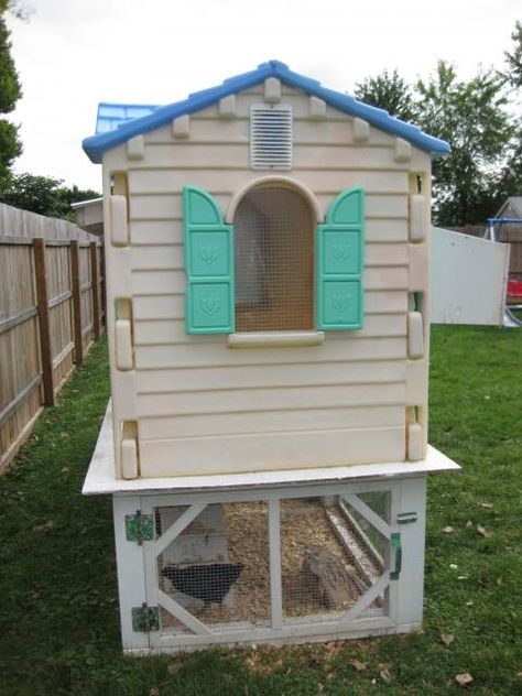 good coop idea if i can find a playhouse for free or cheap Cheap Chicken Coops, Best Egg Laying Chickens, Wooden Playground, Egg Laying Chickens, Portable Chicken Coop, Backyard Chicken Coop Plans, Urban Chickens, Coop Design, Coops Diy