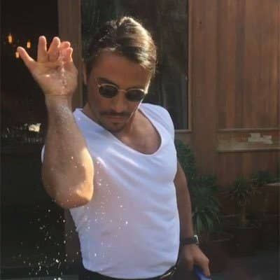 Salt Bae Meme, Meme Party, Salt Bae, The Matrix Movie, Meme Twitter, Stars D'hollywood, Famous Memes, One Hour Photo, London Restaurant