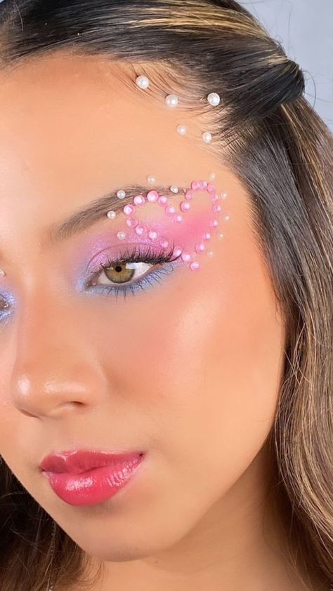 40+ Stunning Eras Tour Makeup Looks to Copy - Boss Babe Chronicles Eras Tour Makeup Lover, Eras Tour Makeup, Taylor Swift Eyes, Taylor Swift Nails, Taylor Swift Makeup, Edgy Vibes, Taylor Swift Costume, Valentine's Day Makeup, Concert Makeup