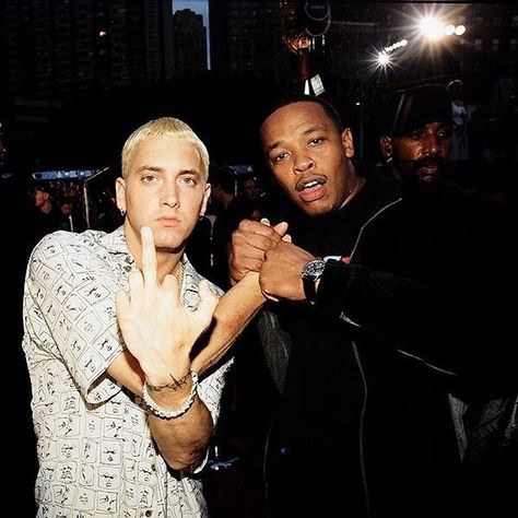 “My middle finger won't go down, how do I wave? / And this is how I'm supposed to teach kids how to behave?…” — Eminem🖕 Eminem Slim Shady Lp, Hip Hop 90, Eminem Dr Dre, 90s Rap Aesthetic, Eminem Poster, 90s Rappers Aesthetic, The Slim Shady, 90s Rappers, Eminem Wallpapers