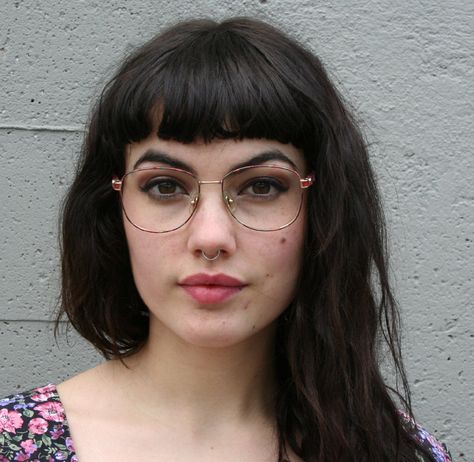 girl with glasses and nose ring Braces And Glasses, Wire Frame Glasses, Bangs And Glasses, Glasses For Round Faces, Big Nose Beauty, Big Glasses, Glasses Ideas, Septum Rings, Big Nose