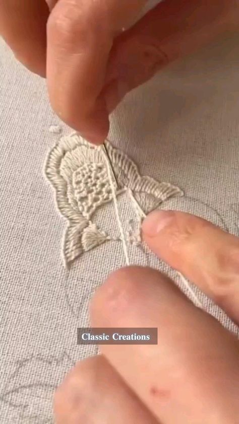 Simple Hand Embroidery Patterns, Embroidery Lessons, Ribbon Embroidery Tutorial, Diy Embroidery Designs, Bead Embroidery Tutorial, Sewing Crafts Tutorials, Hand Embroidery Patterns Flowers, Diy Embroidery Patterns, Hand Embroidery Videos