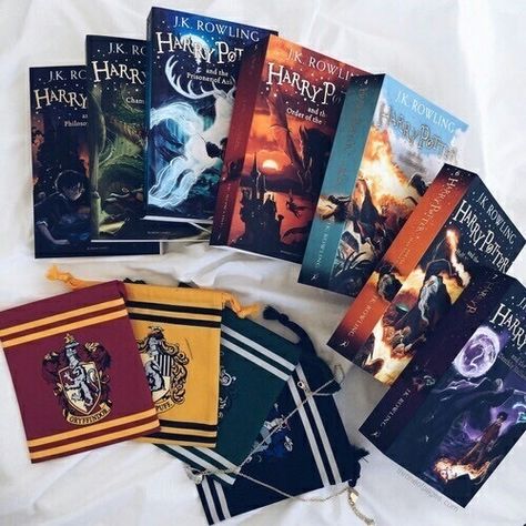 Libros que a diferencia de tu ex, jamás te decepcionarán Harry Potter Books, Harry Potter Facts, Harry Potter Gif, Harry Potter Tumblr, Potter Facts, Harry Potter Fanfiction, Harry Potter Collection, Harry Potter Wallpaper, Harry Potter Aesthetic