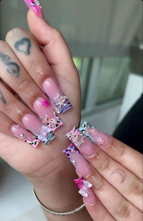 Back To School Nails Medium, Pink Packaging Ideas, Lipgloss Small Business, Long Nails Glitter, French Tips With Rhinestones, Nail Inspo Back To School, Lipgloss Clear, Gel Nail Light, Junk Nails