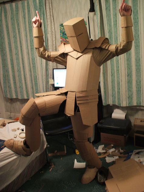 In 2008, from a nasty little bedsit in East London, I spent 2 weeks building a cardboard suit of armour - a pseduo-protective intervention for catalysing risk-experiences. This photoset documents it's construction. Cardboard Armour, Diy Knight Costume, Cardboard Costume, Costume Armour, Knight Costume, Cardboard Sculpture, Cosplay Armor, Armadura Medieval, Seni Origami
