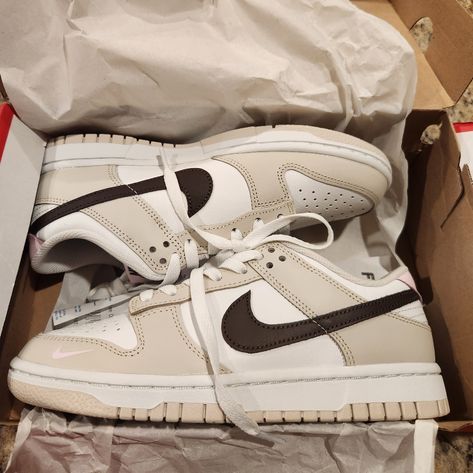 Nike Dunk Low Summit White/Baroque Brown Blanc Sommet/Burn Baroque Nike Dunks With Skirt Outfit, Brown Nike Low Dunks, Cream Color Jordans, Womens Nike Dunks Low, Shoes For Back To School 2024, Nike Dunk Lows Women, Nike Shoe Inspo Women, Pink And Brown Dunks, That Girl Shoes