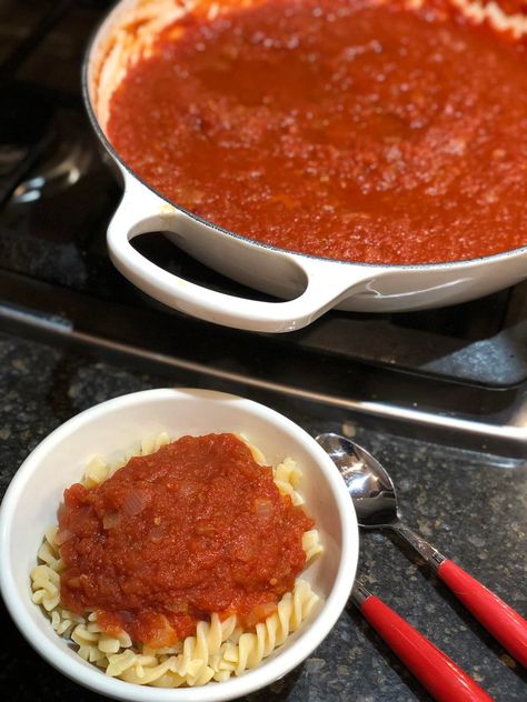 Martha Stewart's Basic Marinara Sauce - Lynn's Kitchen Adventures Basic Pasta Sauce, Spaghetti Sauce Easy, Pasta Sauce Recipes Easy, Catering Recipes, Homemade Spaghetti Sauce Easy, Easy Marinara Sauce, Easy Pasta Sauce, Marinara Recipe, Marinara Sauce Recipe