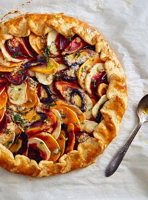 Quiche, Vegetable Galette, Vegetable Tart Recipes, Gallette Recipe, Vegetable Tart, Vegetable Pie, Galette Recipe, French Dessert, Roasted Vegetable