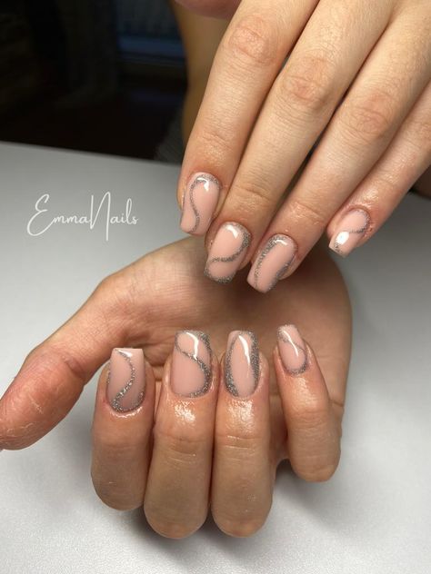 Glitter Line Nail Art, Silver Swirly Nails, Glitter Squiggle Nails, Flash Nails Design, Flash Glitter Nail, Nail Art Square Nails, Nail Art Square, Silver Nail Polish, Line Nail Art