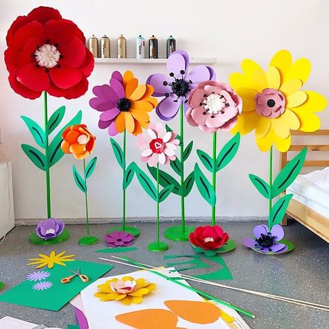 Molde, Spring Decorations Kindergarten, Paper Flower Diy Easy, Paper Flower Diy, Paper Flowers Diy Easy, Paper Cutout Art, Origami Animals, Kindergarten Crafts, Diy Crafts For Kids Easy