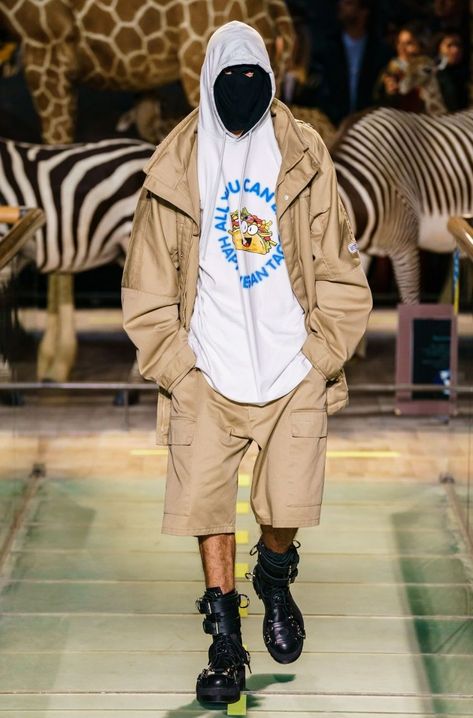 VETEMENTS FW19 for M  #vetements Zebras, Demna Gvasalia Vetements, Demna Gvasalia, Paris Fashion Week Men, Canada Fashion, Mens Winter Fashion, Menswear Collection, Fashion Show Collection, Mens Fashion Casual