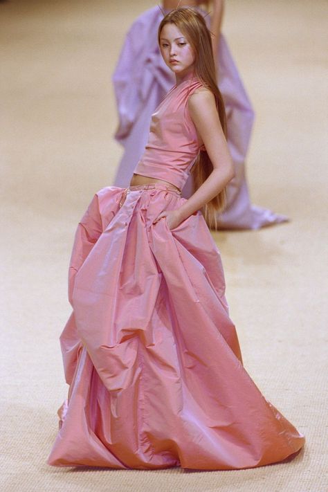 Aoki Devon, Slinky Black Dress, Haute Couture Style, Karl Lagerfeld Chanel, Fashion 1990s, Devon Aoki, Chanel Runway, Fashion 90s, Couture Looks