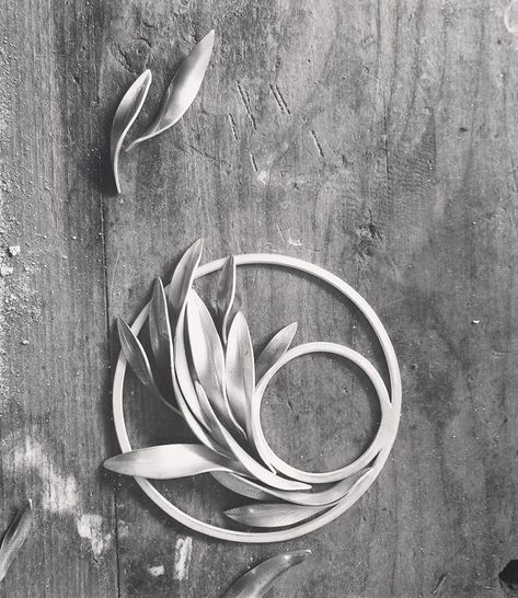 Brooch Construction Boho Jewellery, Metal Jewellery, Simple Silver Jewelry, Silver Jewelry Box, Metalsmithing Jewelry, Jewelry Photography, Contemporary Jewellery, Contemporary Jewelry, Modern Jewelry