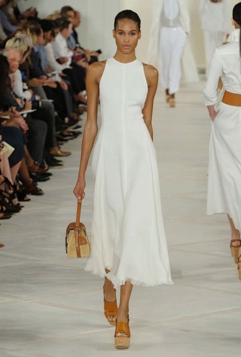 Work it in white, halter tea length dress | Ralph Lauren S/S 2016 Ralph Lauren Spring, Dorothy Dandridge, 여름 스타일, Elegantes Outfit, 가을 패션, Mode Style, Elegant Outfit, Classy Dress, Mode Outfits