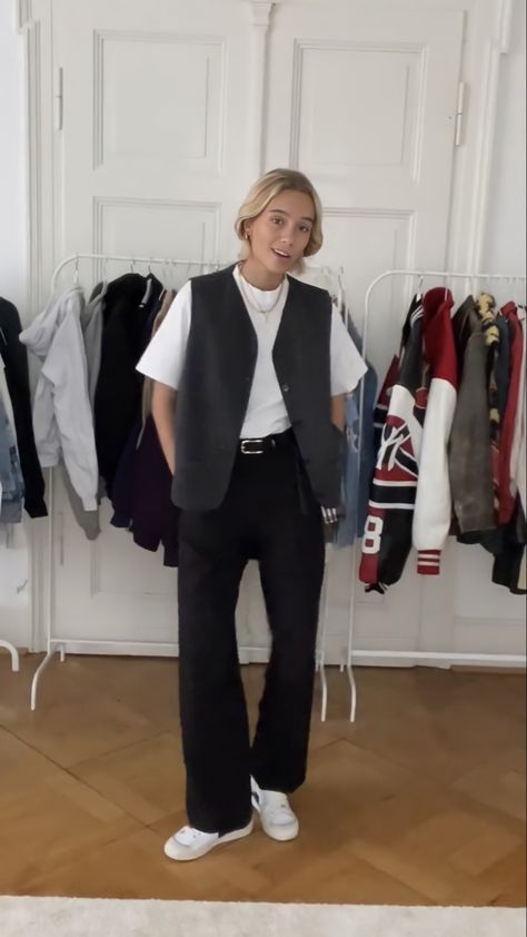 Lesbian Waistcoat, Waistcoat Casual Outfit Women, Oversized Suit Vest Outfit, Tuxedo Vest Outfit Women Street Style, Masculine Street Style Women, Masc Lesbian Outfits Professional, Adrogonus Outfits Women Summer, Masc Street Style Women, Styling Waistcoat Women