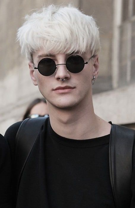 Bleached Hair, Coloured Hair, Men's Cuts, Easy Formal Hairstyles, Pixie Cut With Bangs, Corte De Cabelo Masculino, Fringe Hairstyles, 짧은 머리, Colored Hair