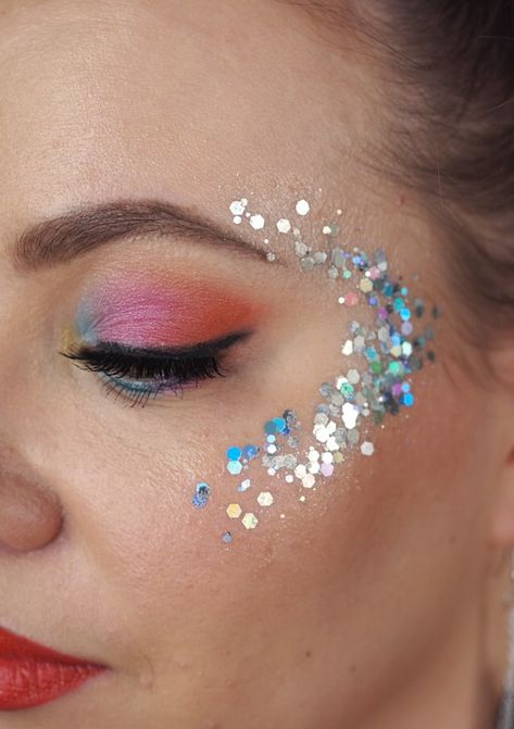 Glitter makeup ideas & tutorials by Charlotta Eve #glittermakeup #glitterhighlight #glitternisti Face Glitter Ideas Simple, Facial Glitter Ideas, Glitter Cheek Makeup, How To Put Glitter On Face, Colorful Glitter Makeup, Color Guard Makeup Ideas, Glitter Face Paint Ideas, Eye Glitter Makeup Ideas, Glitter On Face Ideas