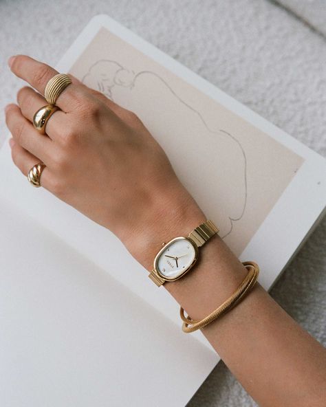 Gold Face Watch, Watches Women Elegant, Pose With Watch, Classic Gold Watch Women, Breda Jane Tethered Watch, Small Watch Women, Small Dial Watches Women, Oval Watches Women, Womens Watches Luxury Classy