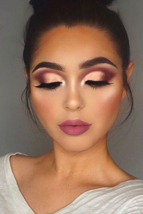 Best Fall Makeup Looks and Trends for 2017 ★ See more: http://glaminati.com/fall-makeup-looks/ Winged Liner, Make Up Designs, Party Make-up, Wedding Makeup Tips, Charles James, Make Up Inspiration, Fall Makeup Looks, Makijaż Smokey Eye, Fotografi Editorial