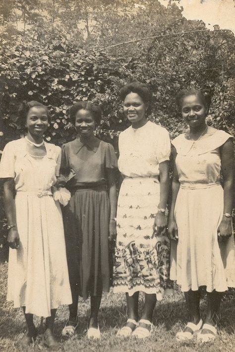 Female graduates of University college in Ibadan, Nigeria. 1953 Polka Dot Top Outfit, Ibadan Nigeria, Liberation Art, African American Clothing, Nigerian Culture, Homemade Dress, African American Fashion, Naija Fashion, Vintage Black Glamour