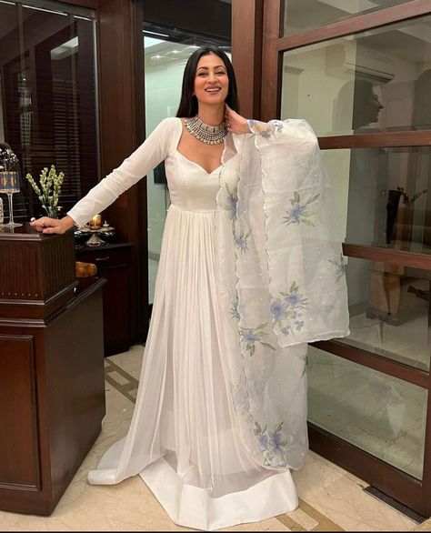 Gown For Women Indian, Anarkali Suits Designer Latest, Suits For Women Indian, White Anarkali, Glam Wedding Dress, Indian Dresses For Women, Cotton Gown, Anarkali Dress Pattern, Party Wear Gown