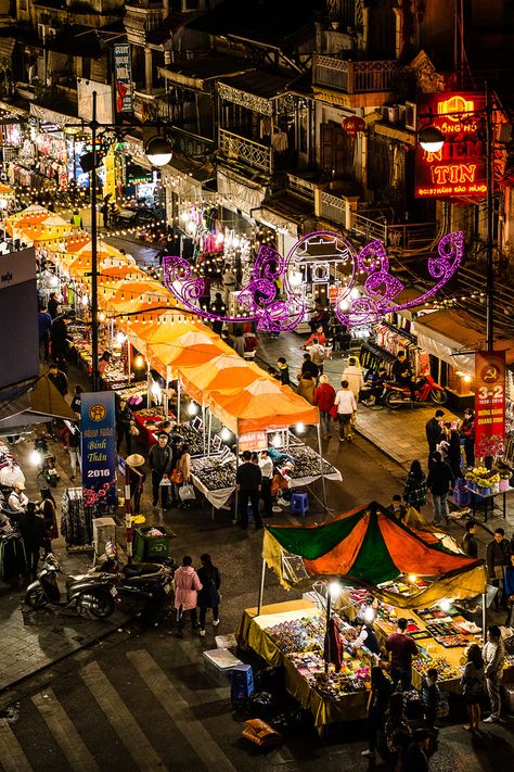 Night Market Photography, Vietnamese Night Market, Hoi An Night Market, Hanoi Night Market, Chinese Night Market, Vietnam Night Market, Night Market Ideas, Bangkok Night Market, Korean Night Market