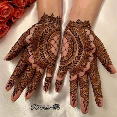 Wrist bridal palms 🌺 Inspo @adibashenna.art @leedsmehndi - - #henna #hennadesign #hennaart #mehndidesign #mehndiartist #hennaartist #hennainspo #mehndiinspo #bridalmehndi #bridalhenna Mehedi Design Palm, Bridal Palm Henna, Palm Mendhi, Palm Mehndi Designs, Henna Business, Bridal Mendhi, Henna Designs Back, Palm Henna Designs, Palm Mehndi