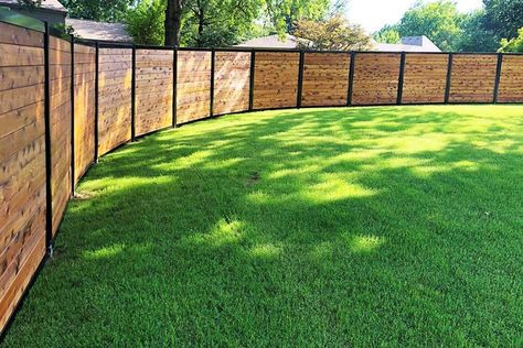 Is a Horizontal Fence Right for You? Fence Inspiration, Cheap Garden Fencing, Diy Backyard Fence, Fence Options, Wood Fence Design, House Fence Design, Privacy Fence Designs, Backyard Fence, Horizontal Fence