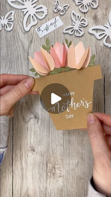 Mothers Day Cards Craft, Paper Projects Diy, Diy Mother's Day Crafts, Mothersday Cards, Mother's Day Gift Card, Mother Card, Paper Flower Crafts, Happy Mother's Day Card, Mothers Day Crafts For Kids