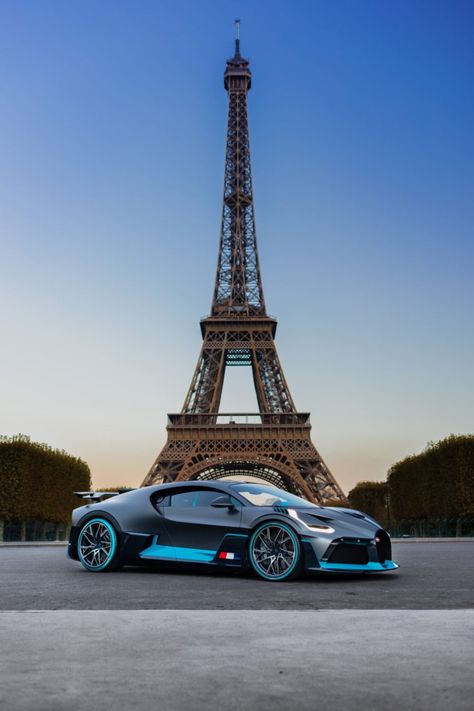 Bugatti Divo: A Hypercar Gallery from Paris Bugatti Auto, Xe Bugatti, Kereta Sport, Bugatti Logo, Bugatti Divo, Mobil Futuristik, New Luxury Cars, Luxury Sports Cars, Fast Sports Cars