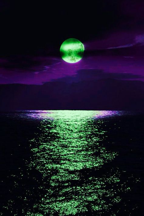 Green moon Purple, Moon