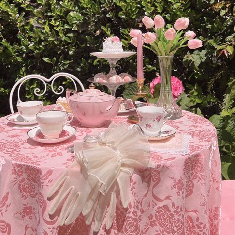 Pink Tea Party, English Tea Set, Fairy Tea Parties, Tea Party Table, Princess Tea Party, Princess Core, Vintage Tea Party, Pink Tea, Birthday Planning