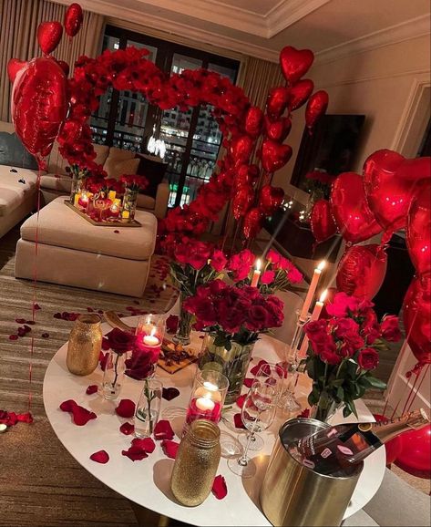 Valentine Room Decoration. Room Full Of Roses, Valentine Room, Birthday Room Surprise, Romantic Home Dates, Surprise Proposal Pictures, Spoiled Princess, Romantic Room Surprise, Romantic Room Decoration, Estilo Ivy