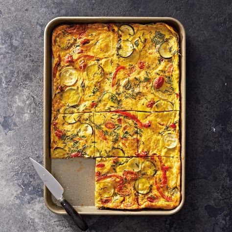 Enjoy a tasty and delicious meal with your loved ones. Learn how to make Sheet-Pan Veggie Frittata & see the Smartpoints value of this great recipe. Veggie Frittata Recipes, Veggie Egg Bake, Healthy Frittata, Candle Hack, Ww Breakfast, Veggie Frittata, Ww Food, Weight Watchers Breakfast, Egg Dishes