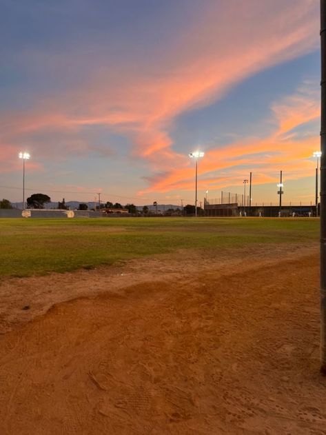 Softball Aesthetic Pictures, Softball Backgrounds, Cute Background For Zepeto, Softball Field, Baseball Backgrounds, Softball Pitcher, Softball Season, Ball Aesthetic, Baseball Pitcher