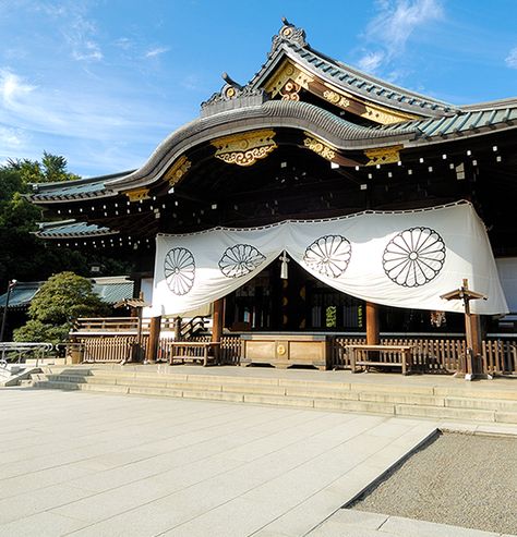 Official Website for Yasukuni Shrine - Tokyo, Japan. Yasukuni Shrine (靖国神社 or 靖國神社 Yasukuni Jinja) is a Shinto shrine in Chiyoda, Tokyo, Japan. It was founded by Emperor Meiji and commemorates anyone who had died in service of the Empire of Japan. Nationalist Memorial Shrine. Japanese History, Yasukuni Shrine, Chiyoda Tokyo, Traditional Architect, Japanese Buildings, Japan Temple, Japanese Shrine, Shinto Shrine, Asian Architecture