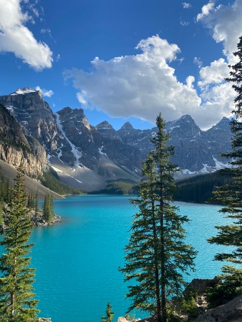 Canada Lakes Aesthetic, Vancouver Canada Mountains, Lake Luis Canada, Canada Lake Louise, Lakes And Mountains, Lake In Mountains, Banff Lake Louise, Summer In Banff, Canada Nature Aesthetic