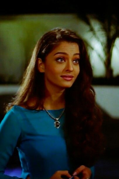 Aishwarya rai Ashwariya Rai 90s, Aishwarya Rai Hair, Young Aishwarya Rai, Aishwarya Rai 90s Aesthetic, 00s Bollywood, Aishwarya Rai 90s, Ashwarya Rai, Bollywood Hair, Aishwarya Rai Young