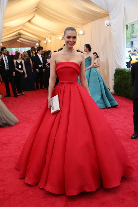 Arizona Muse in Ralph & Russo Haute Couture. Josh Haner/The New York Times Red Carpet Dresses, Arizona Muse, Mode Glamour, Met Gala Red Carpet, Red Carpet Gowns, Red Gowns, Gala Dresses, Couture Gowns, Gorgeous Gowns