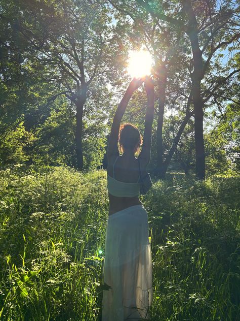 Witches Circle, Visuell Identitet, Earthy Aesthetic, The Witches, Images Esthétiques, Nature Indoors, Summer Dream, Foto Inspiration, Foto Pose