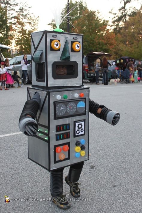 Costume With Lights, Diy Robot Costume, Robot Costume Diy, Robot Halloween Costume, Boxing Halloween Costume, Cardboard Robot, Robot Costume, Maker Fun Factory, Robot Costumes