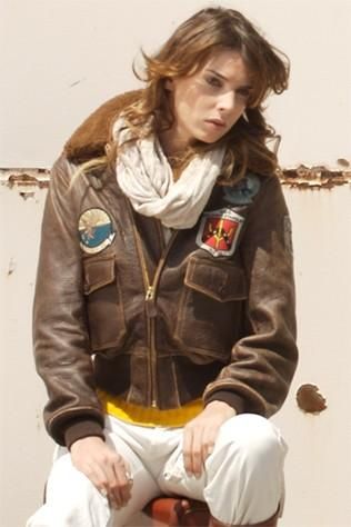 Women's TopGun Jacket Style: W201036  We are proud to now be an official retailer of Cockpit USA. These are the same people who make jackets for our military, & many WWII films. Pilot Jacket Outfit Woman, Pilot Jacket Women, Pilot Jacket Aesthetic, Vintage Aviator Jacket, Pilot Outfit Women, Pilot Jacket Outfit, Leather Pilot Jacket, Pilot Clothing, Pilot Leather Jacket