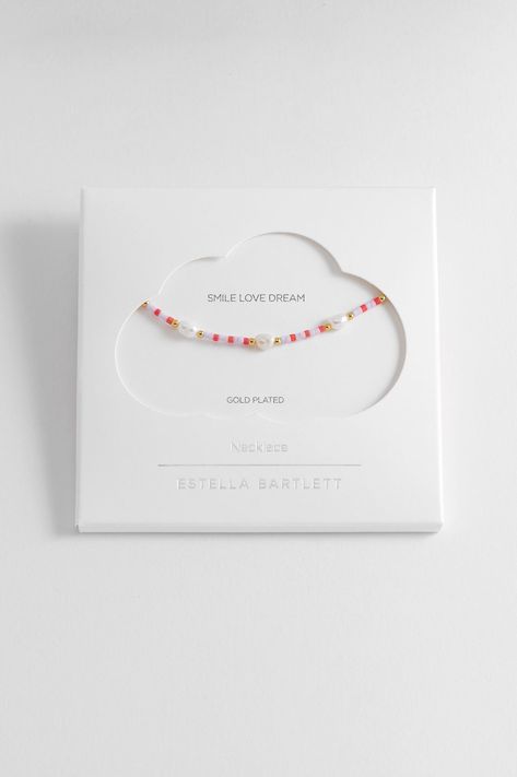 A playful necklace that's sure to brighten up your day. Our gold-plated Pearl Miyuki Bracelet features a series of red and pink miyuki beads with pearls dotted inbetween. Pair it with our Fruity Miyuki Bracelet for a colour-coordinated look.Read more about our care guidelines here. Details The chain measures approximately 41-46cm. The charms measure 0.3x0.4cm. Beaded Jewelry Packaging, Bracelet Packaging Ideas, Jewelry Packaging Ideas, Bead Pearl Bracelet, Miyuki Bead Necklace, Miyuki Necklace, Pink Bead Necklace, Bracelet Packaging, Bracelet Inspo